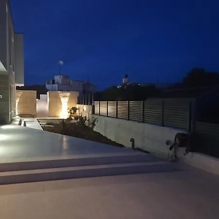 וילה White Hills זאדאר